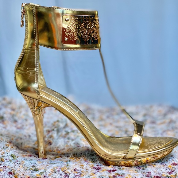 BCBGMaxAzria Golden Metallic Sandal - Picture 4 of 4